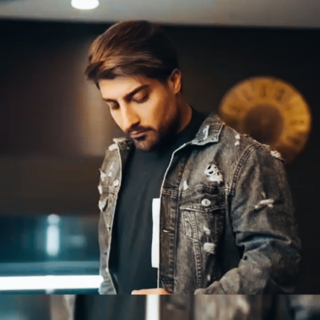  امیر لیام نه تو آدم بشو نیستی